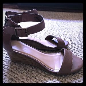 Merona wedge sandals with ankle strap, cognac