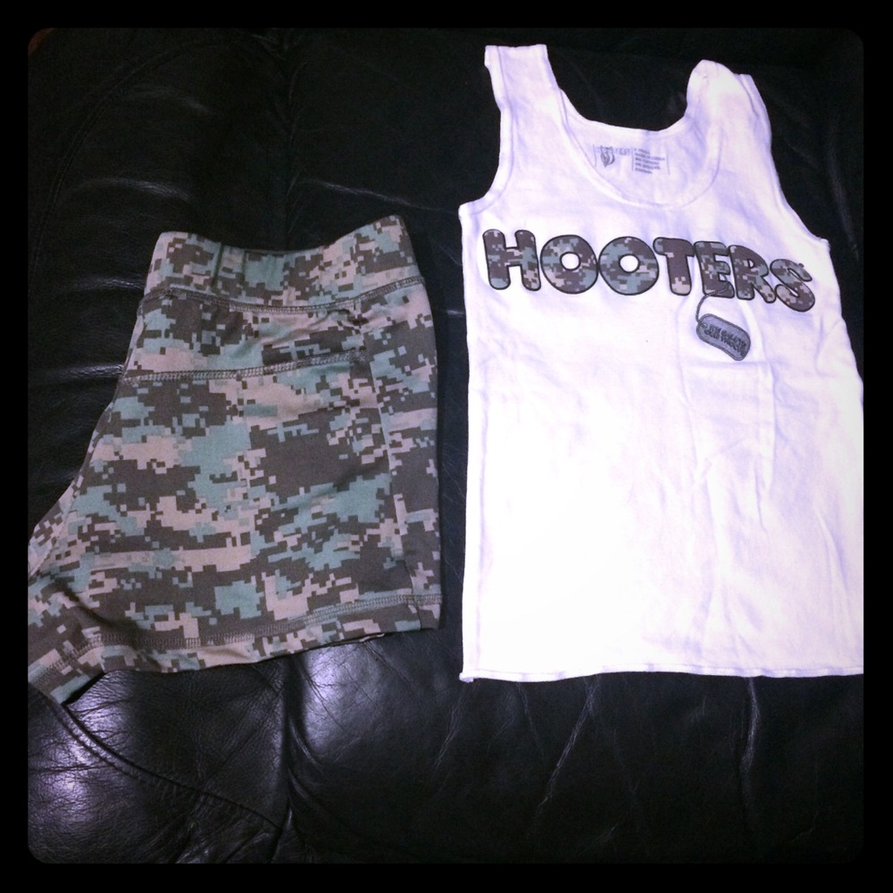 💎HOOTERS "we salute our troops" uniform