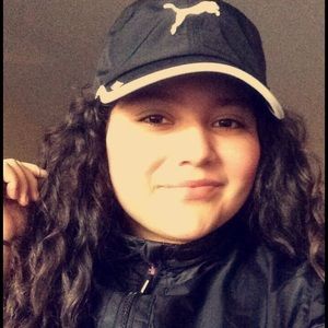 Meet your Posher, Cesia