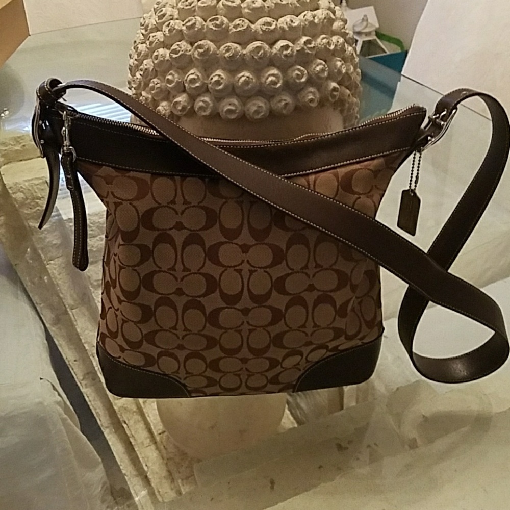 AUTHENTIC COACH SIGNATURE HANDBAG