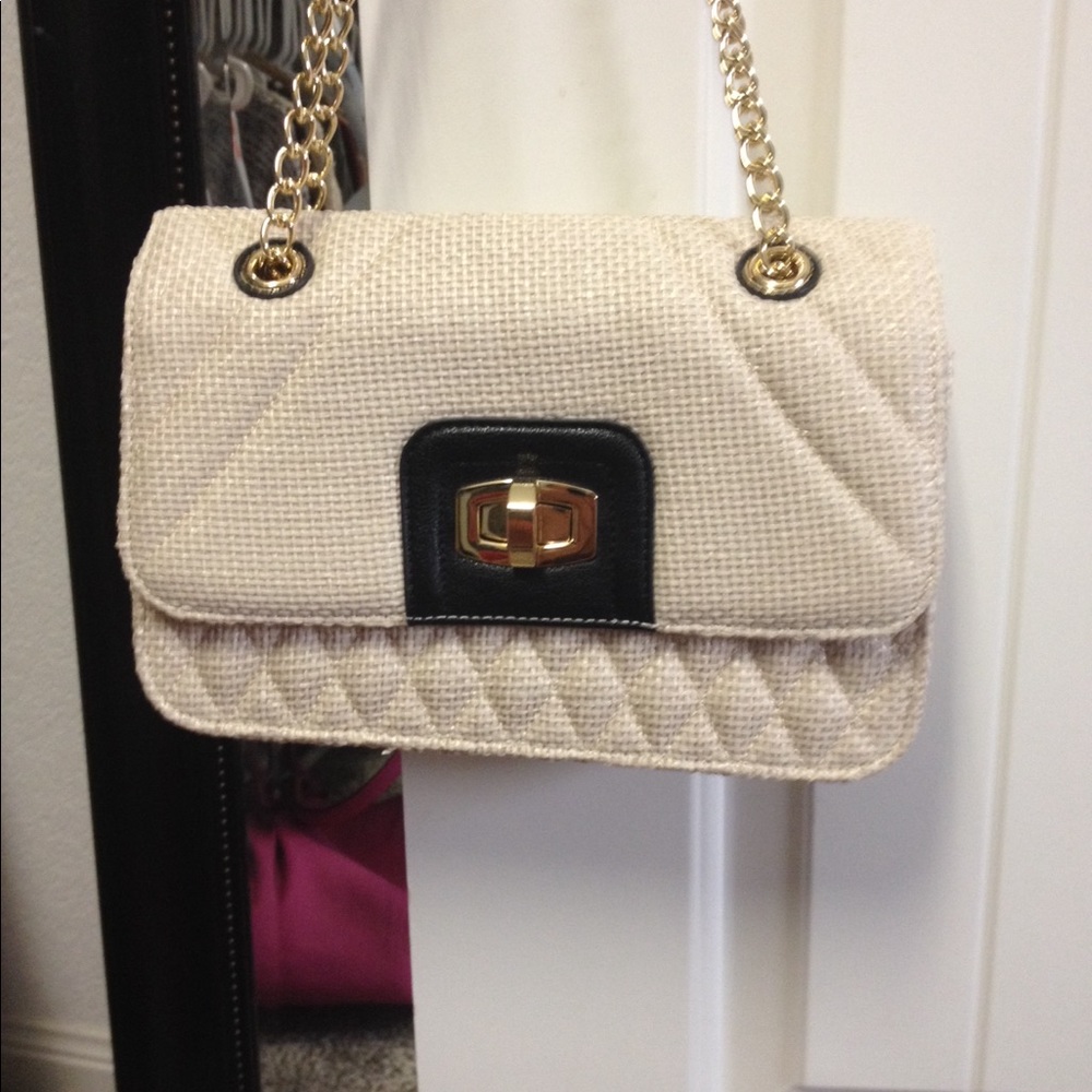 Express quilted woven shoulder bag