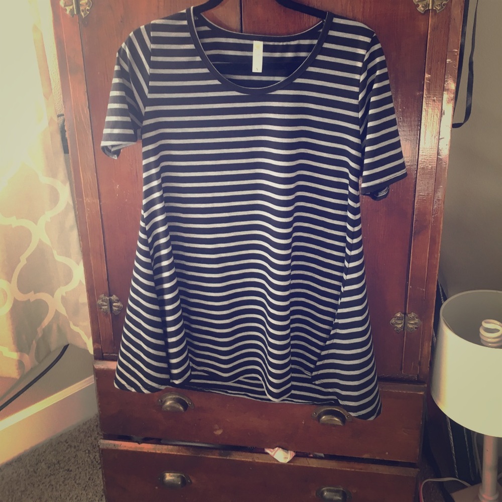 Lularoe black and grey shirt