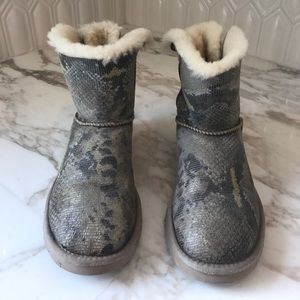 UGG python print low shearling boots