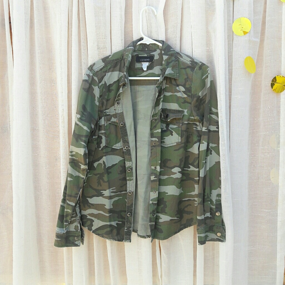 Camouflage button up top size large