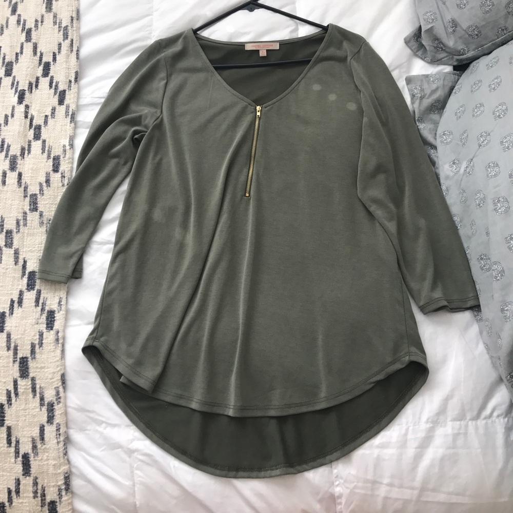 Mid sleeve top