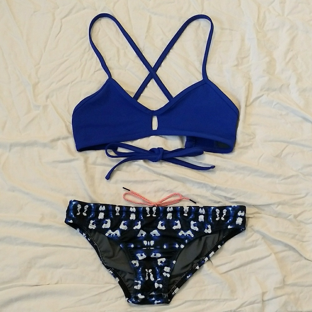 Andy Shibori Bottoms and Blueberry Vent Top Set