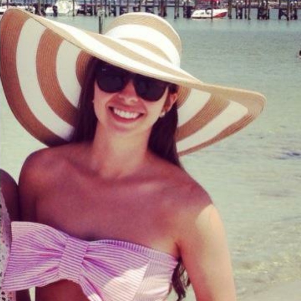 Meet your Posher, Alecia