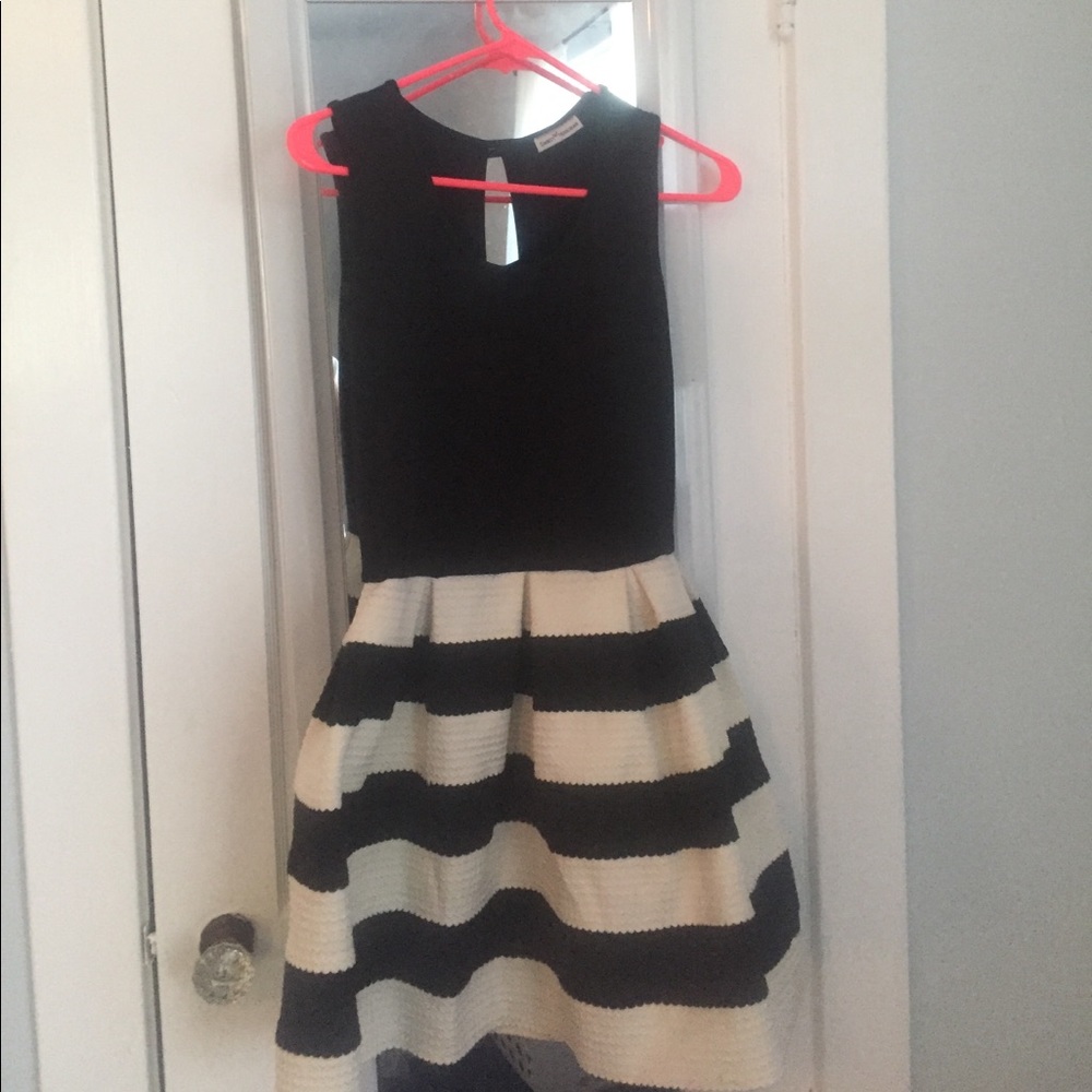 Black and white bandage dress