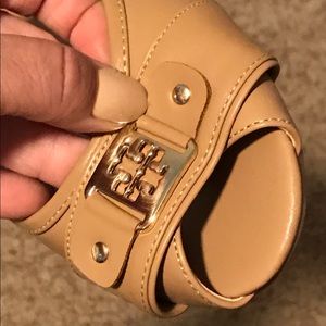 NWT .. Tory Burch.... peep toes