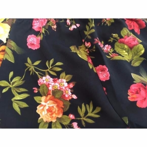 Summer Black Floral Shorts - Picture 2 of 6