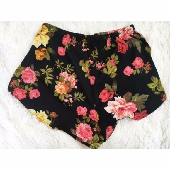 Summer Black Floral Shorts - Picture 4 of 6