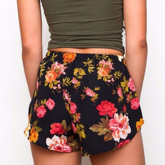 Summer Black Floral Shorts - Picture 5 of 6