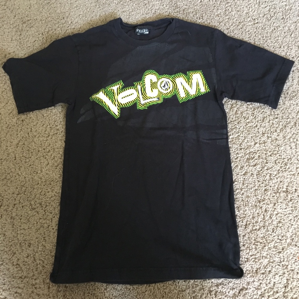 Volcolm men's size small T-shirt