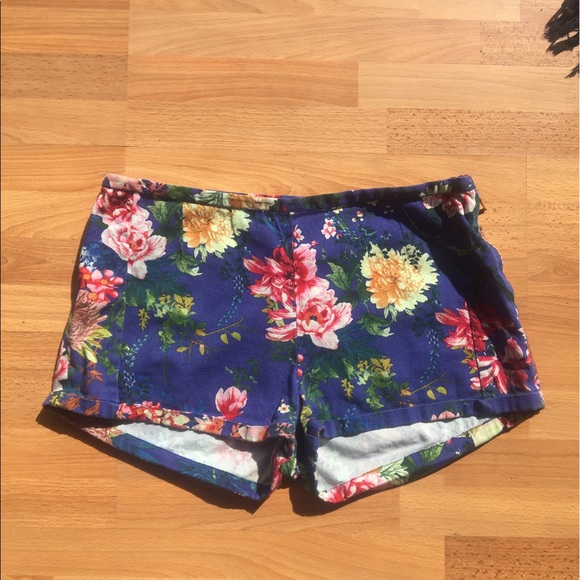 Floral Shorts by Local Seamstress - Picture 2 of 3