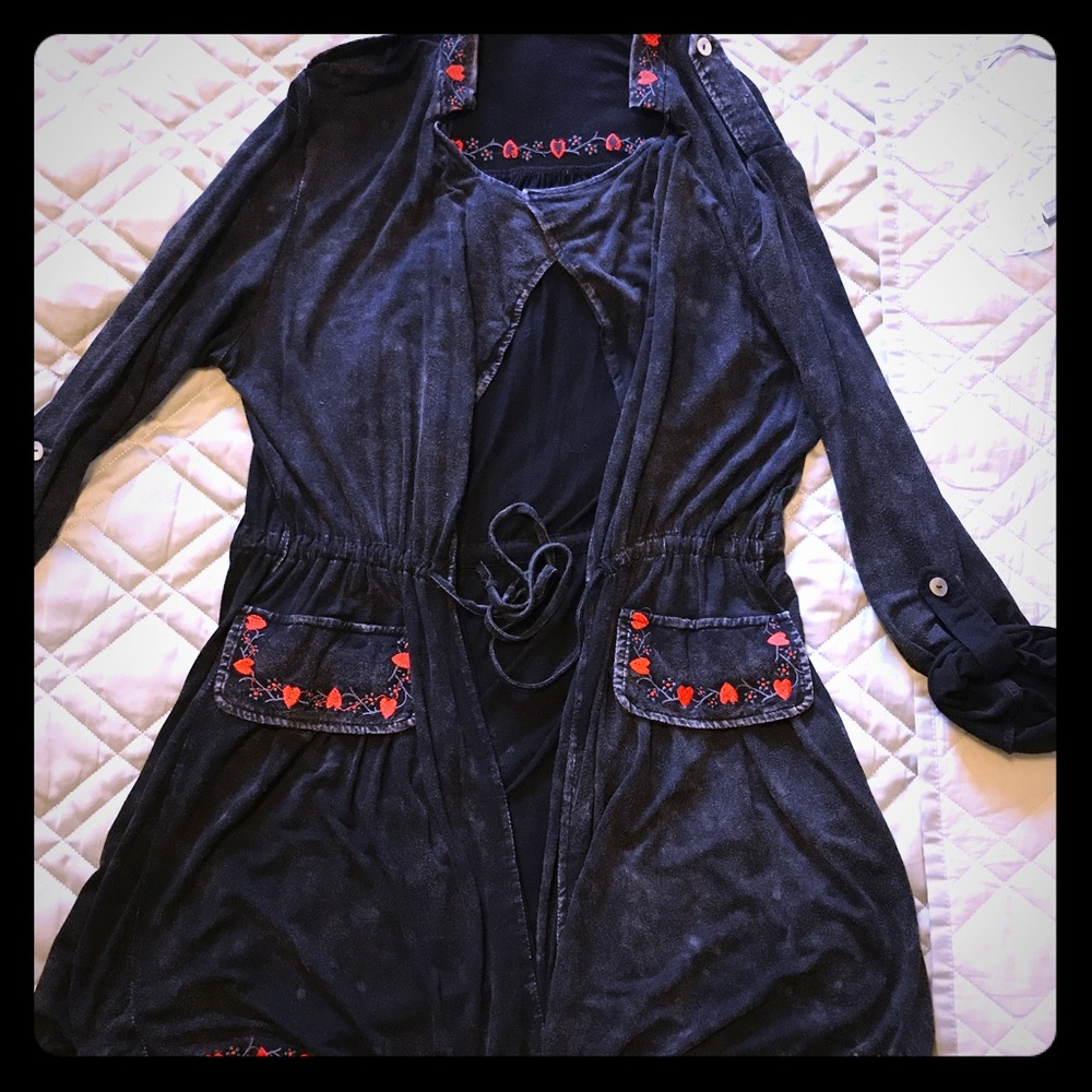 Lovely light fall jacket with embroidery