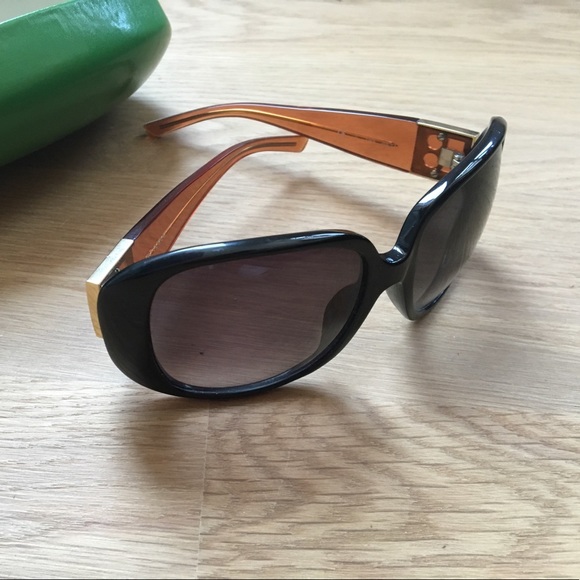 Stylish Kate Spade sunglasses - Picture 2 of 3