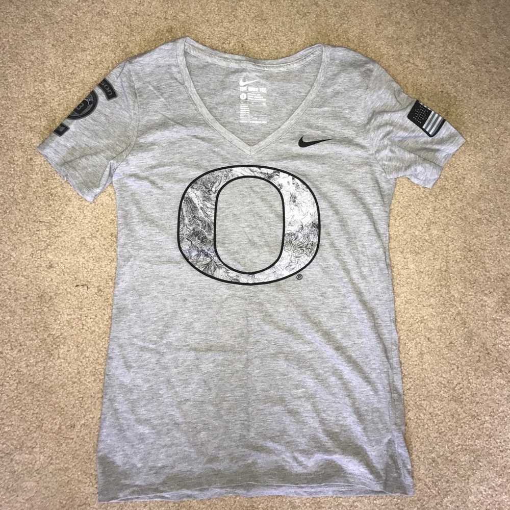 Oregon Ducks Nike v-neck shirt!