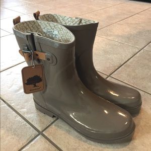 NWT SZ 10 Chooka mid rain boots