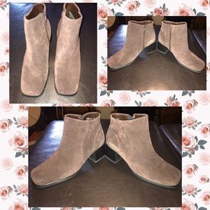 White Mountain suede vintage booties
