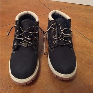 Women's size 6.5 Navy Timberlands boots.