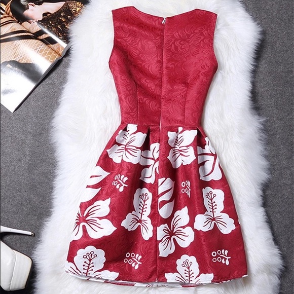 Summer Dresses - Picture 3 of 3