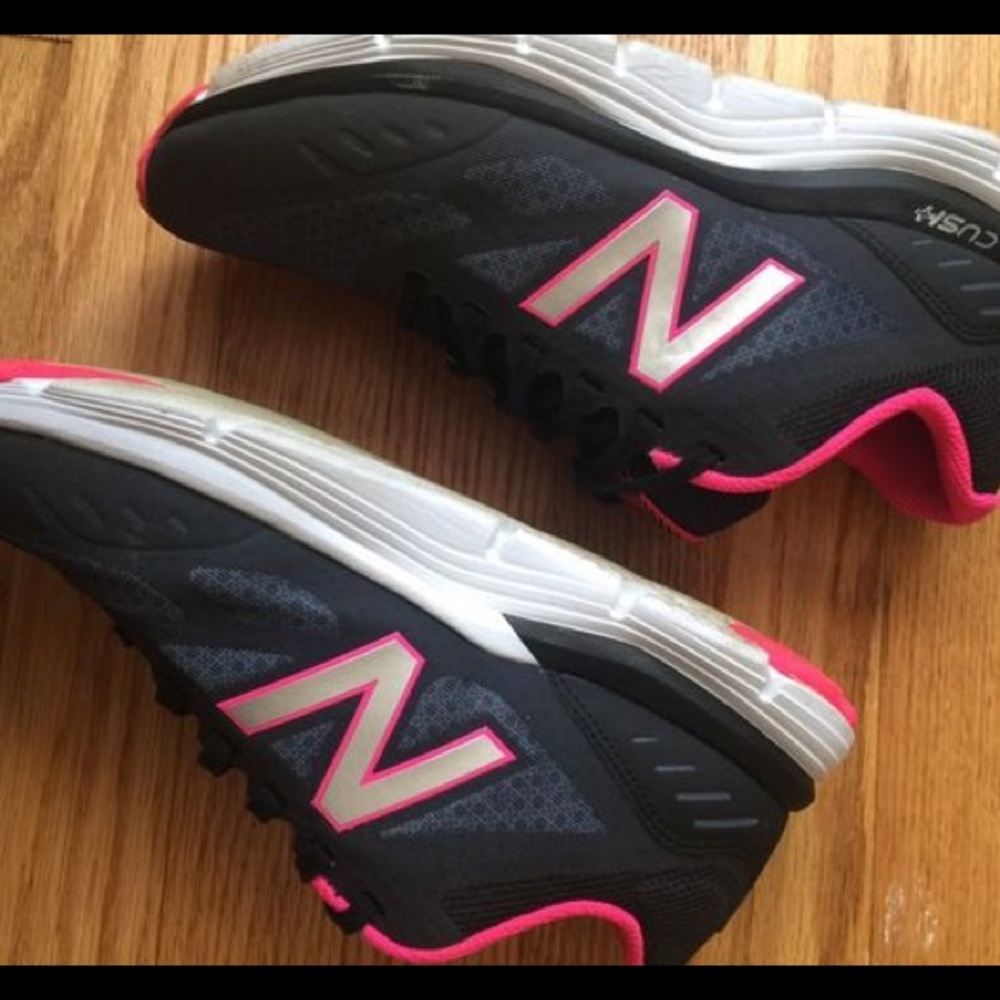 New Balance 775v3 Women's 9.5 Shoe