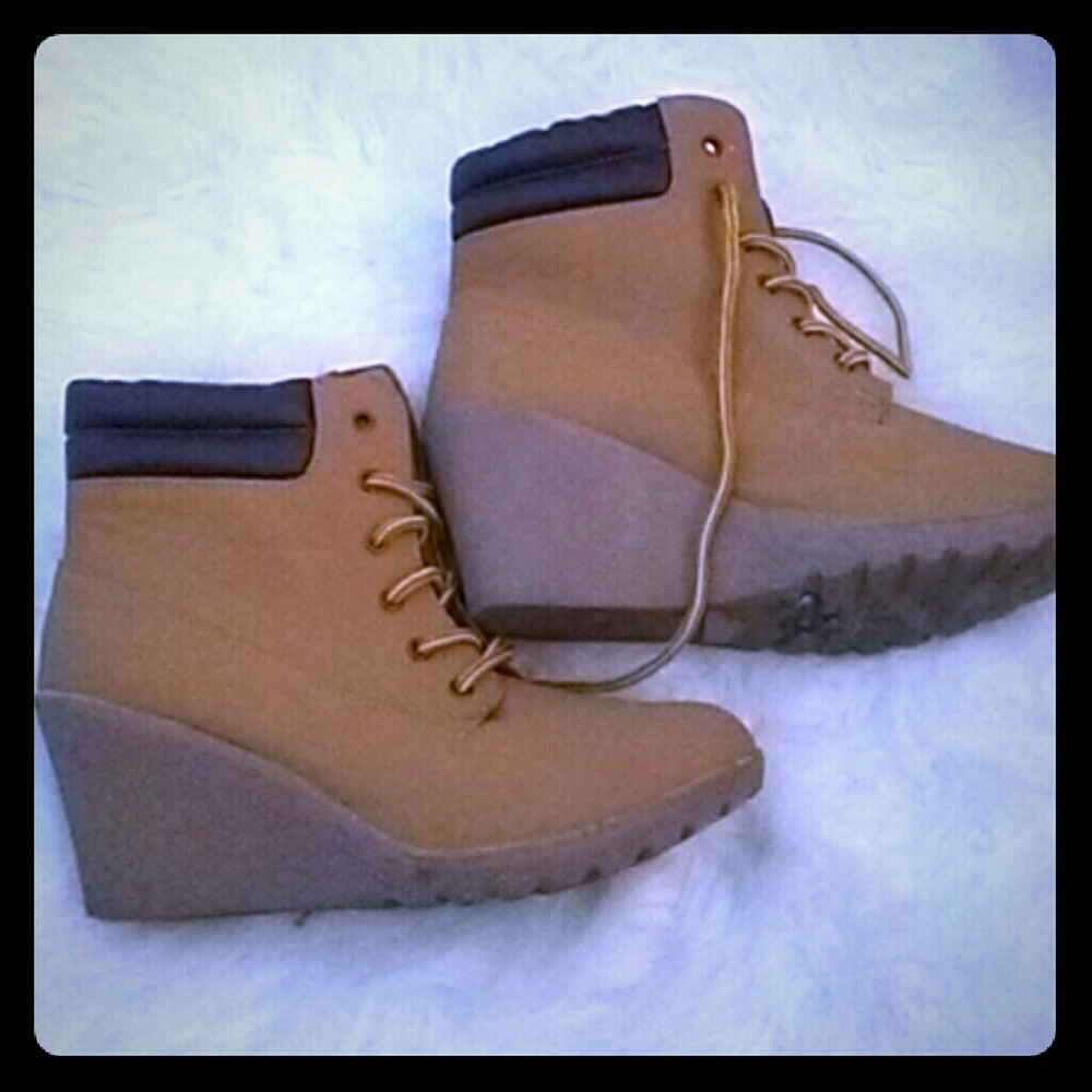 Wedge boots