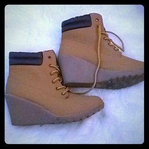 Wedge boots
