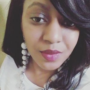 Meet your Posher, Lorraine