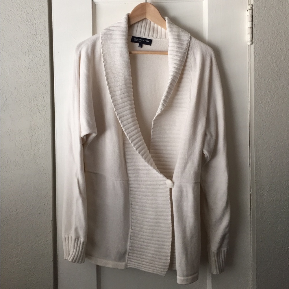 Jones New York Signature cream sweater size Large