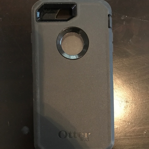 iPhone 7 plus otterbox - Picture 2 of 2