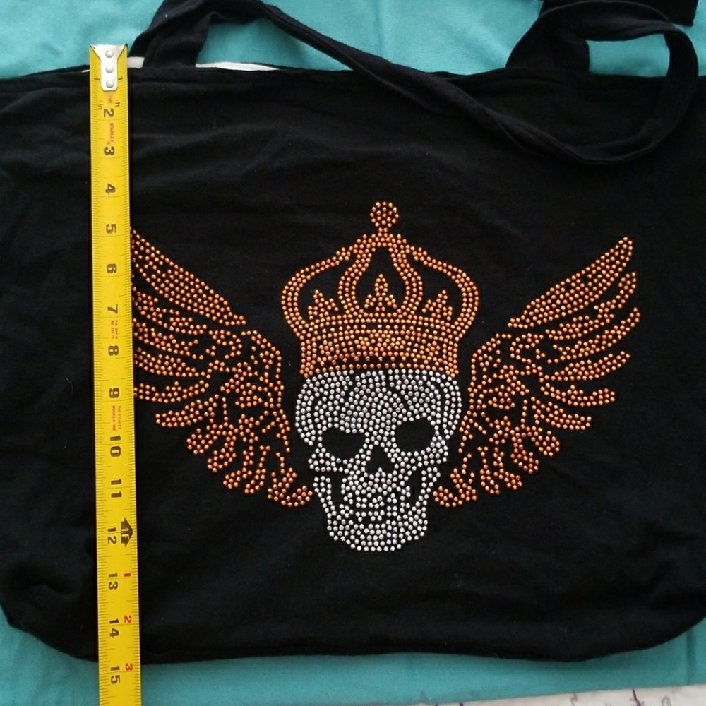 Studded skull tote / pirse