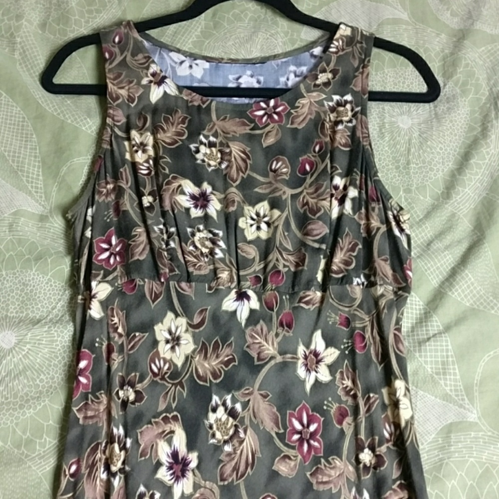 Gorgeous fall maxi floral dress