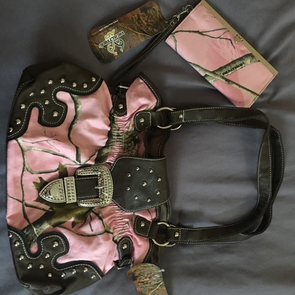 Real tree pink camo purse and wallet