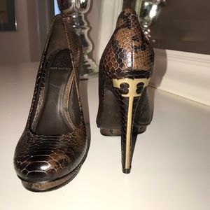 Tory Burch leather snakeskin heels! Size 7.5