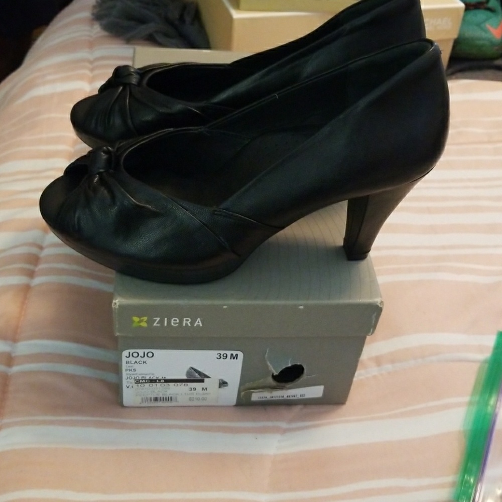 Size 9 Ziera Never Worn Black  Heels