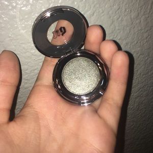 urban decay single eyeshadow in "snare"