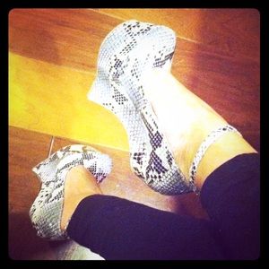 Heels! Platforms! Snake print!