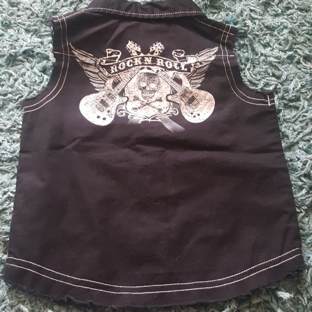 AMY COE SNAP FRONT RAW EDGE SLEEVELESS TOP