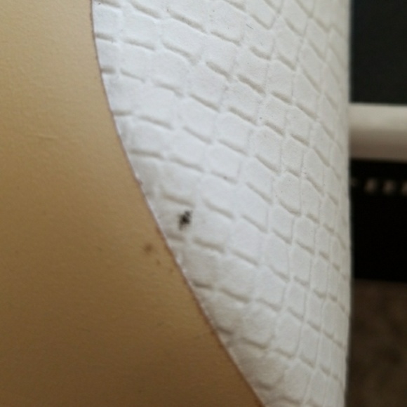 White, snake print, peep toe shoes. - Picture 6 of 7