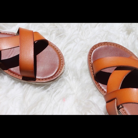 AEO American eagle leather looking sandals - Picture 2 of 8