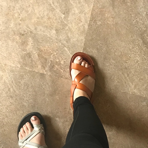 AEO American eagle leather looking sandals - Picture 8 of 8