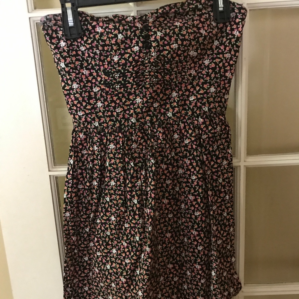 Floral strapless dress!