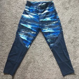 Marika Black & Blue High Waisted 7/8 Capri, M