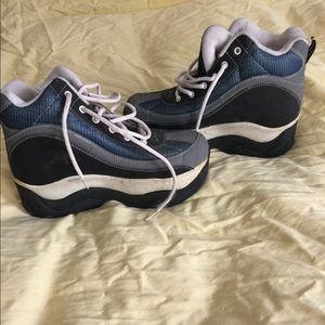Sneaker skates
