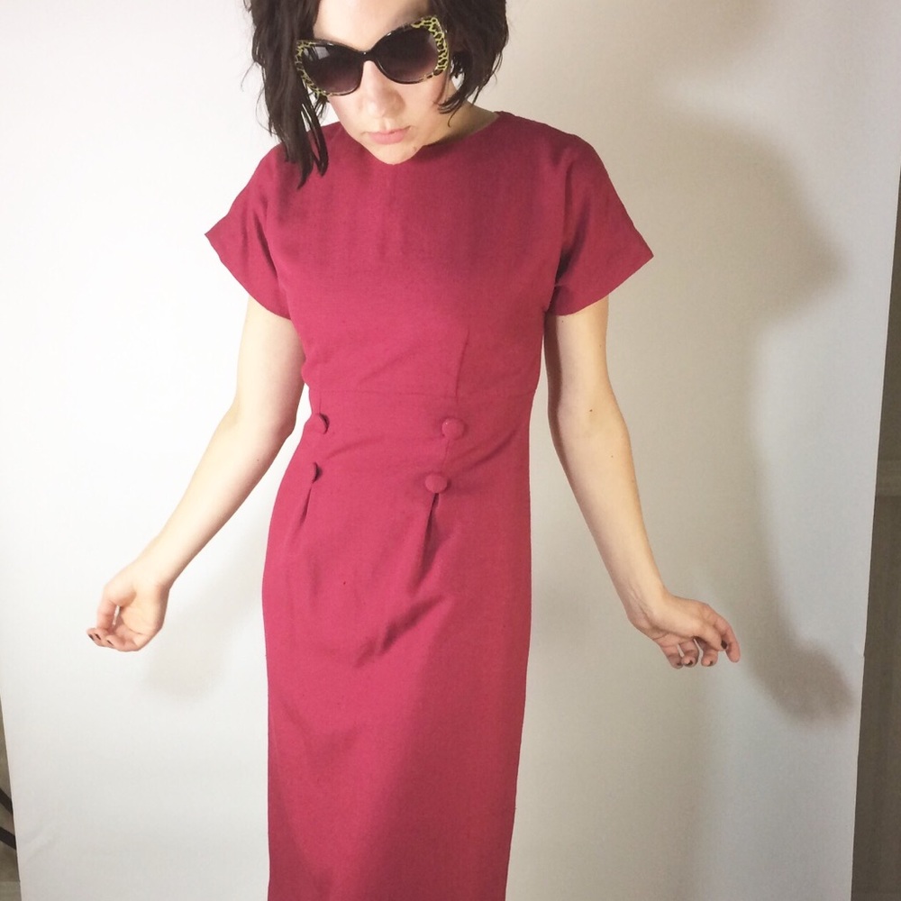 Vintage 1960s red sheath dress