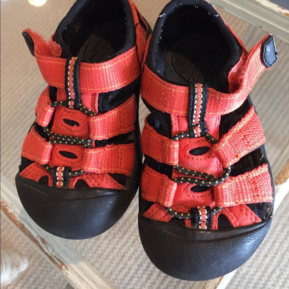 Toddler Keens Unisex orange!