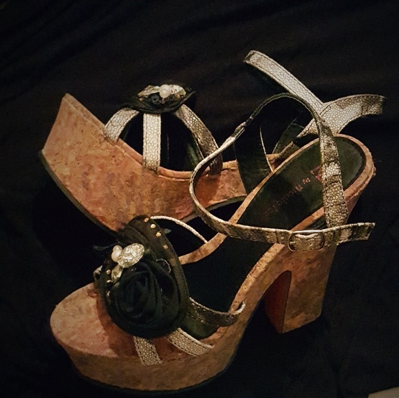 🎉🎊{NEW IN BOX} Super Cute! Strappy Heels - Picture 4 of 7