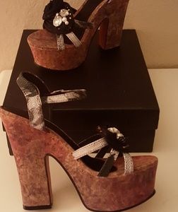 🎉🎊{NEW IN BOX} Super Cute! Strappy Heels