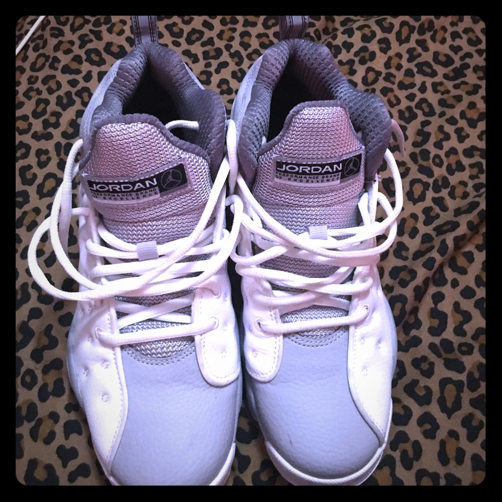 Jordan size 7y ( price is negotiable)